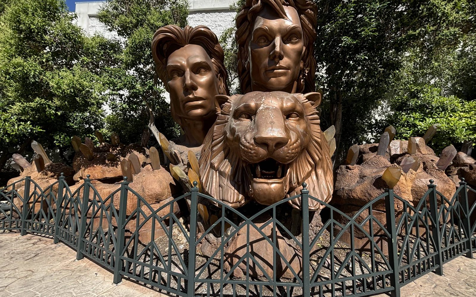 Siegfried and Roy statue.